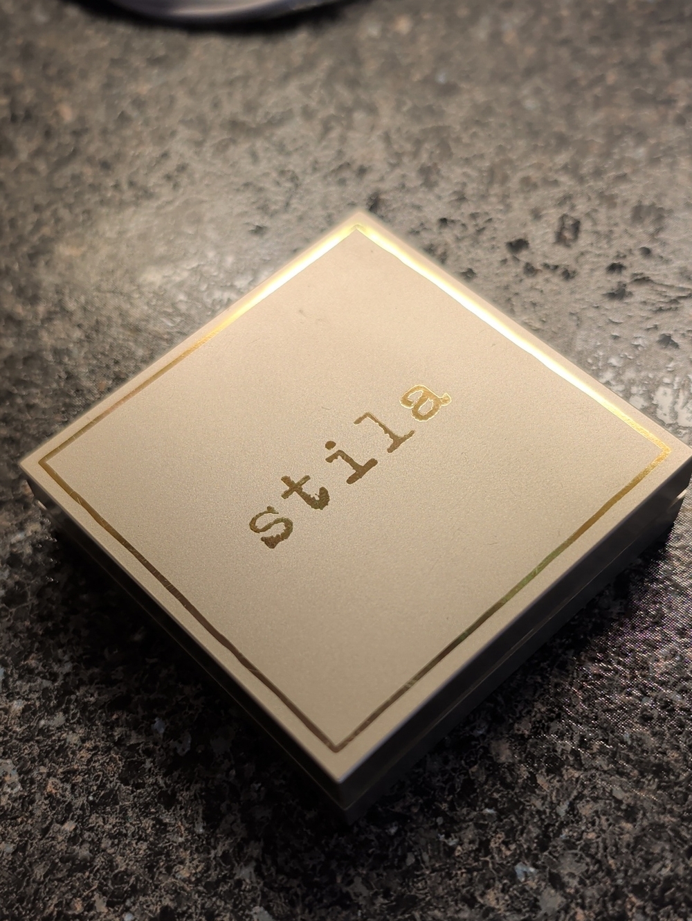 Nearly New! Stila Bronze Heaven's Hue Highlighter Compact